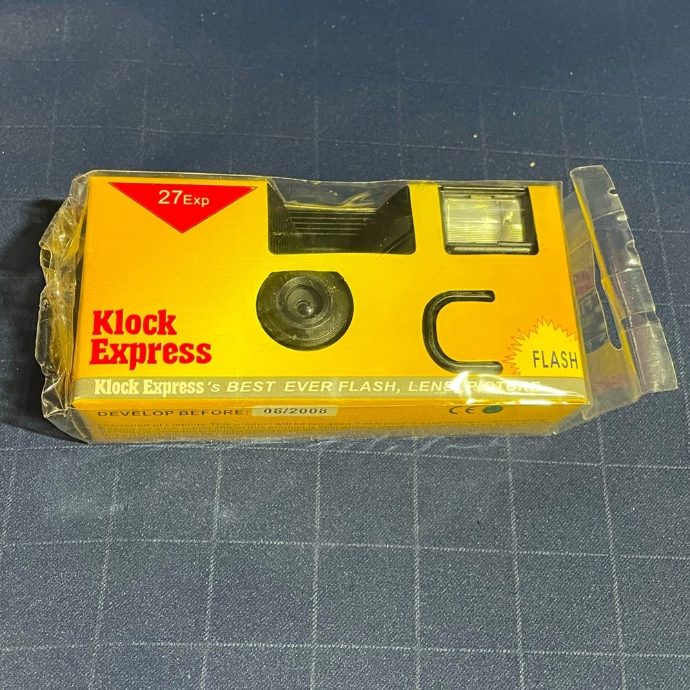 NWT Klock Express disposable camera w/ flash 27 exposures *expired 06/2008*